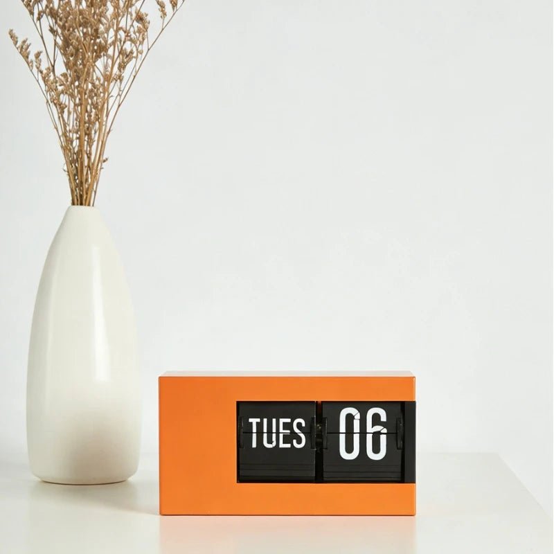 The Perpetual Executive Calendar Clock
Minimalist Flip Timepiece with Integrated Date Display