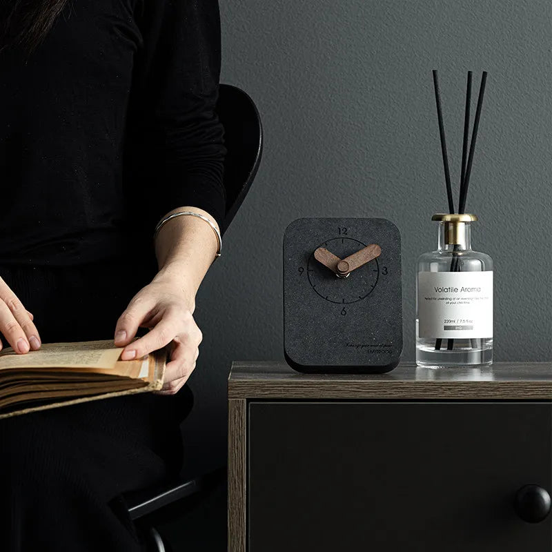The Executive Timepiece
Minimal Analog Desk Clock with Silent Sweep Movement