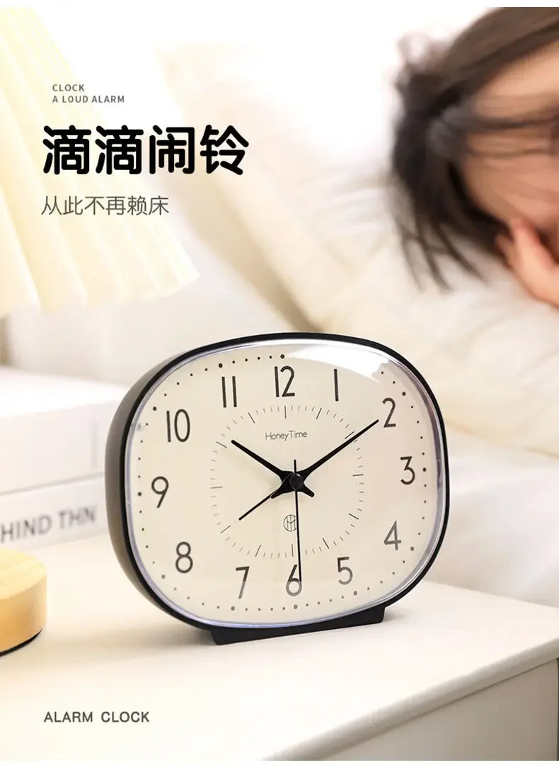 The Heritage Alarm Clock
Compact Silent Desk Clock with Vintage Character