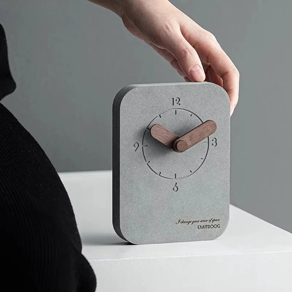 The Executive Timepiece
Minimal Analog Desk Clock with Silent Sweep Movement